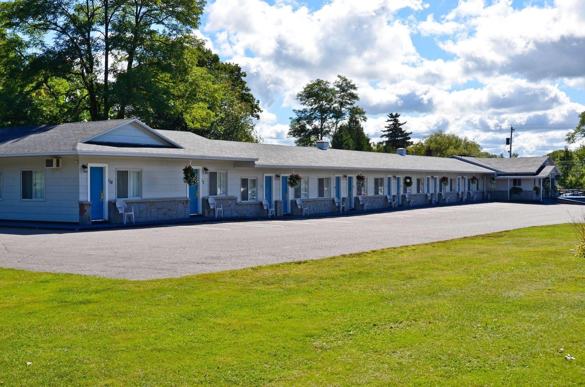 Kingston Aurora Inn מראה חיצוני תמונה